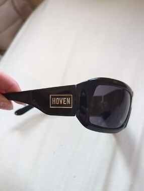 Hovens Womens Black Polarized Sunglasses